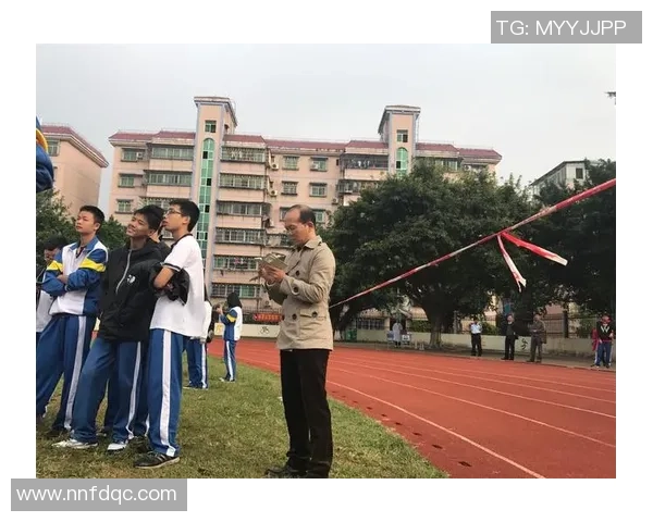 张云龙足球队奋勇拼搏展现团队精神与青春活力的精彩瞬间