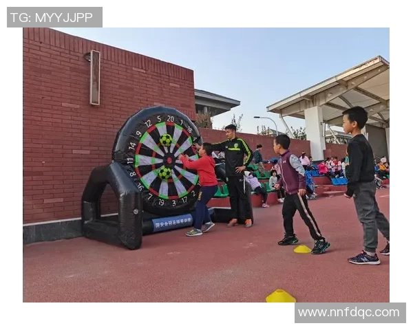 打造足球特色学校的创新发展之路与实践探索PPT模板设计